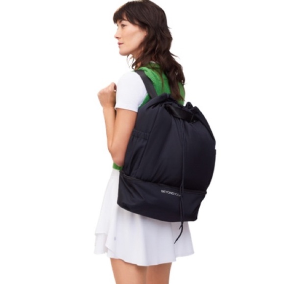 Beyond Yoga Black Convertible Gym Bag NWT - Picture 3 of 15